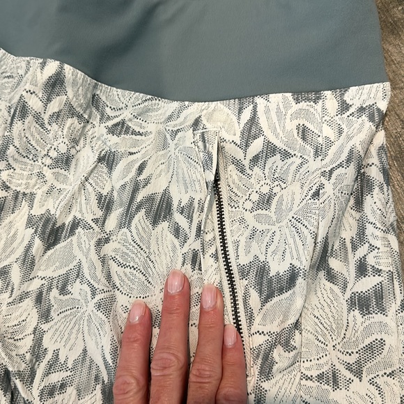 Athleta Trekkie North printed shorts in Ethereal Bloom, Magnolia White. - Picture 3 of 7